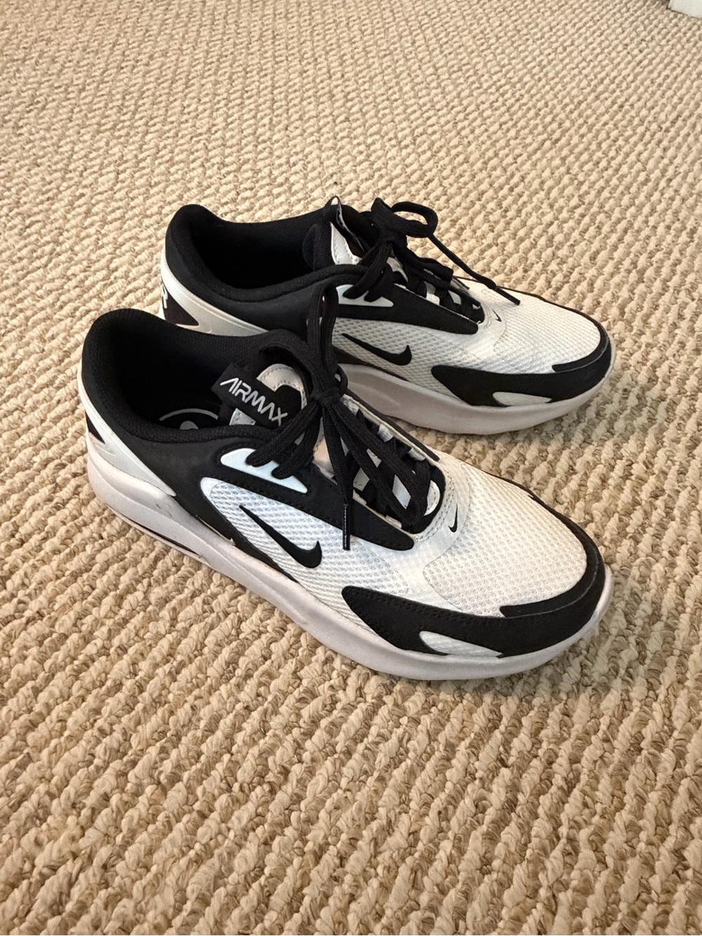 Nike Black and White Running Sneakers - Picture 3 of 5